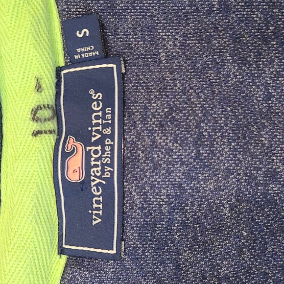 88. Vineyard Vines men's quarter zip top - Picture 10 of 12